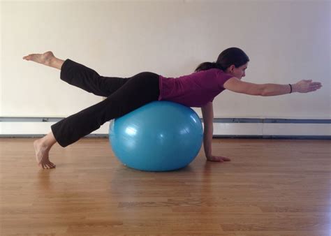 bai tap yoga voi bong  tac dung gi  bai tap yoga voi bong tai nha