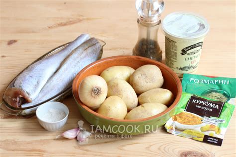 Минтай с картошкой в сметане в духовке — рецепт с фото пошагово