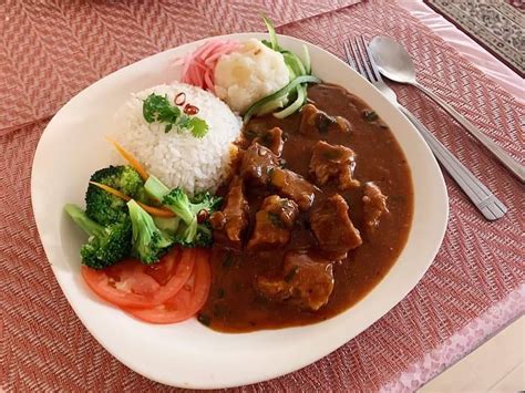 Hoika’s Buuz - Гуляш - 15$ Цуйван - 13$ Мантуун бууз