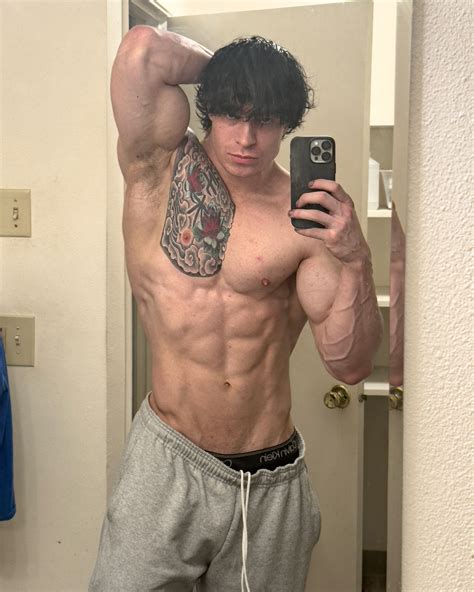 Seth Joestar | No longer a chill guy 👹 On a good note, 225lbs morning