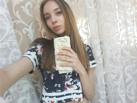 Красивые девушки и шаурма » BigPicture.ru