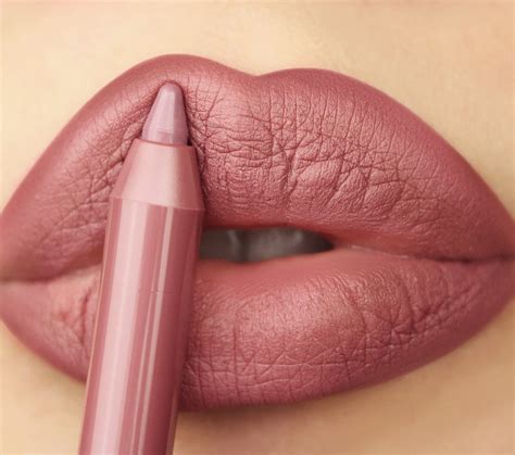 Let us know in the comments if you're a nude lip type of person 🤍👌
