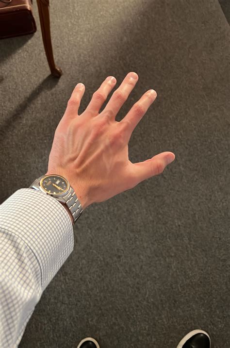 Do you like veiny hands or is it just a phase? : r/ManHands