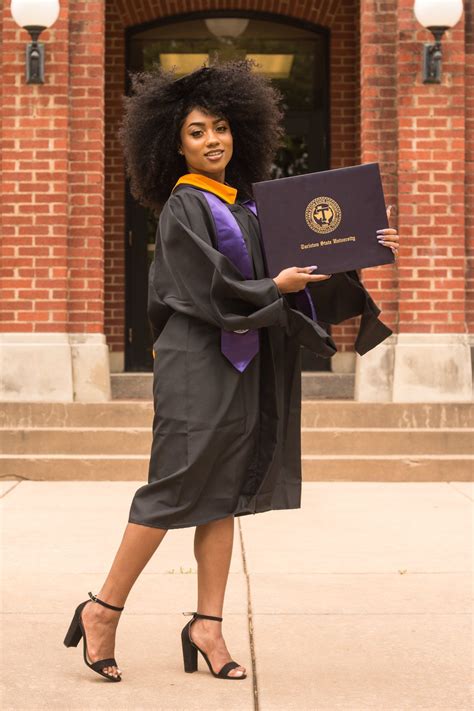 Pin by katelenn c on I will become an OB-GYN | Graduation photography