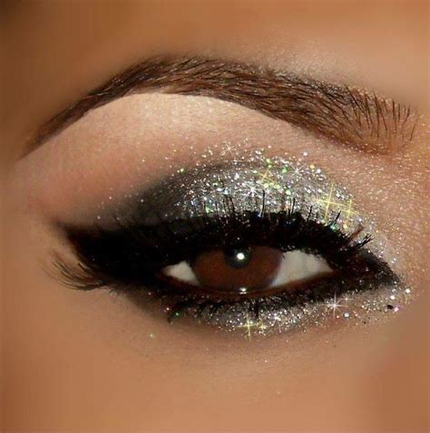 Glitter eye makeup | Glitter eye makeup, Makeup, Glitter eyes