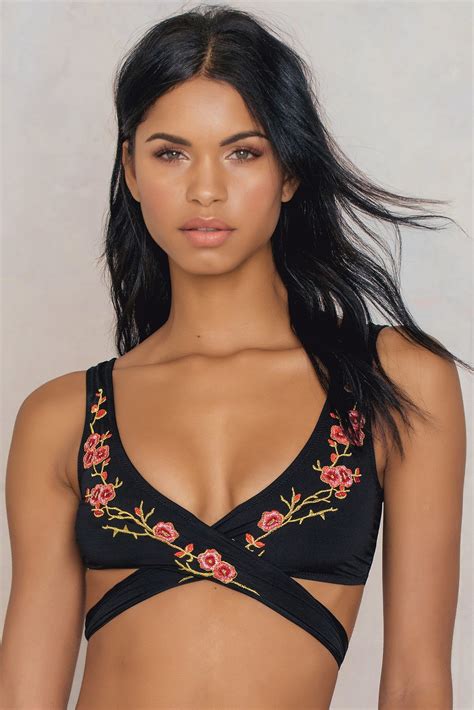 Zoe Bikini Top Noir | NA-KD