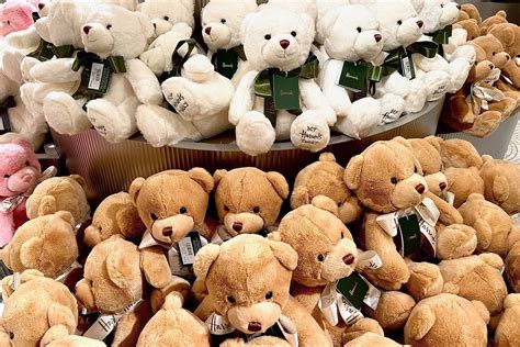 The Famous Harrods Teddy Bears | Plate & Place