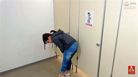 Japanese Wetting Waiting At Bathroom Stalls - Omorashi videos - Omorashi