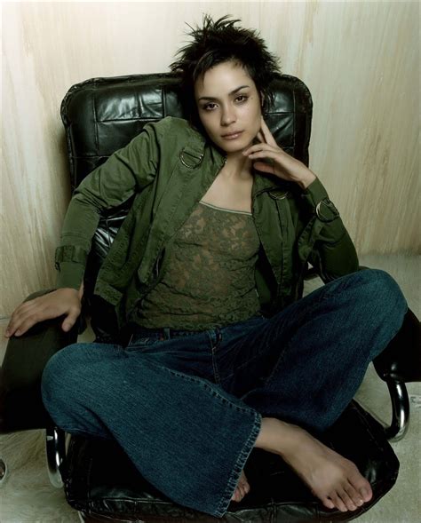 Pin on Celebrity-Shannyn Sossamon