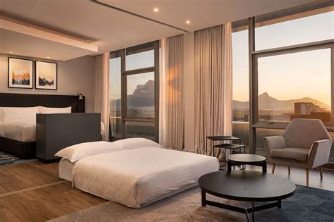 11 Cape Town Hotels to Experience Beaches, Hikes, and Cuisine