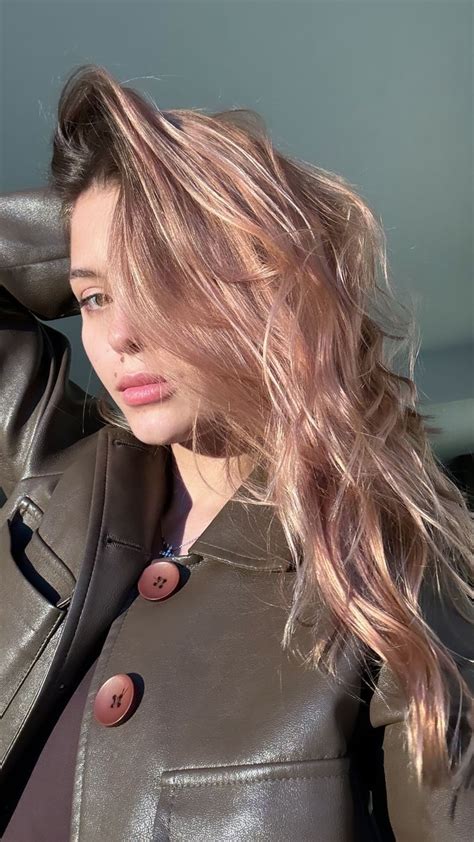 Dasha Komarova picture
