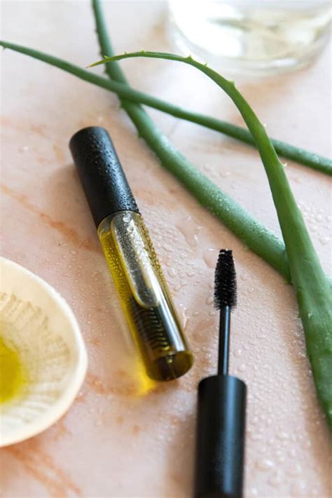 how to put on eyelash serum