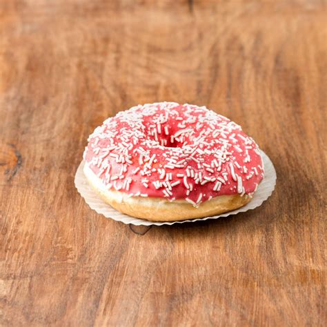 donuts fraise coffeetea grenoble caserne de bonne coffeetea grenoble