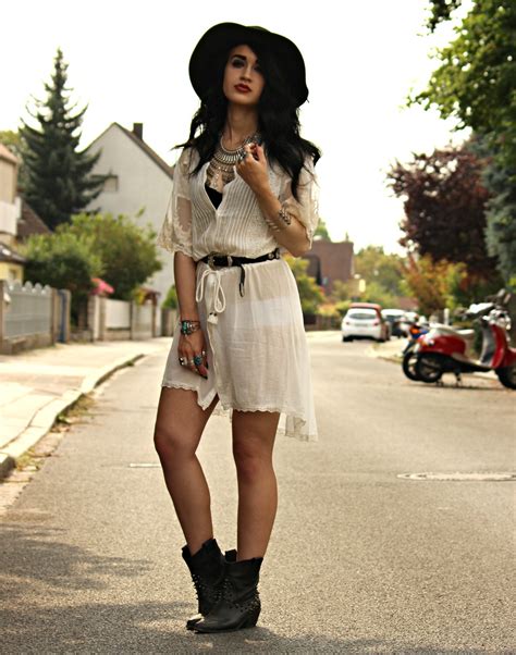 Welcome To Hollywood, let's play Rock 'n' Roll!: Outfit: Wild wild west.