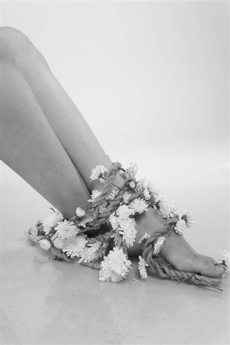 Lesbian Foot Worshipping Photos, Download The BEST Free Lesbian Foot