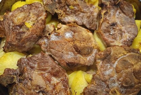 Свински вратни пържоли с картофи на фурна *** Oven baked steaks with ...