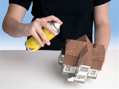 Der vielfältige Einsatz von Haft- und Fixierspray | NOCH