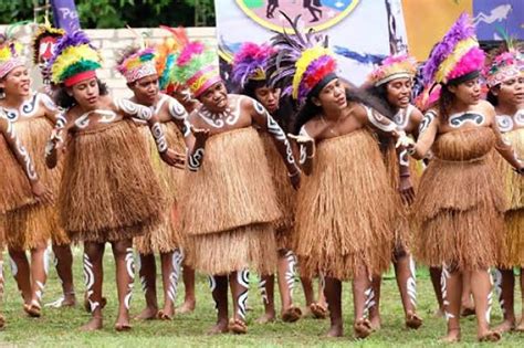 Pakaian Adat Provinsi Papua Barat - IMAGESEE