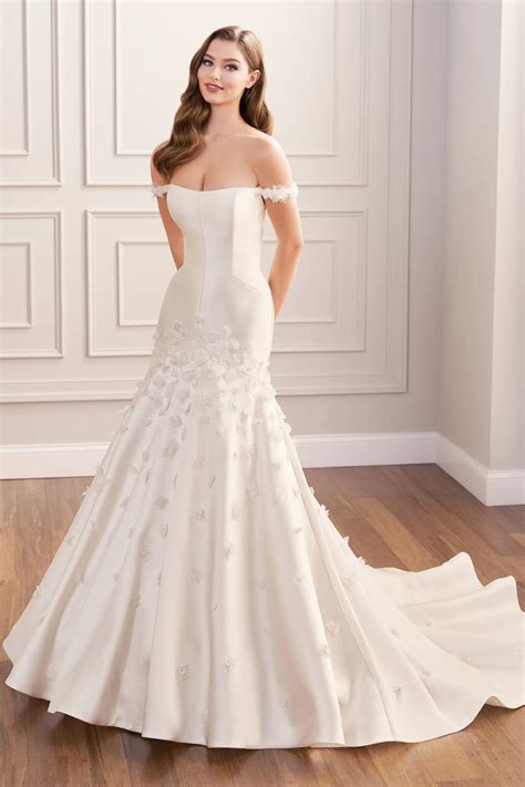 Simple Wedding Dresses Near Me | Martin Thornburg
