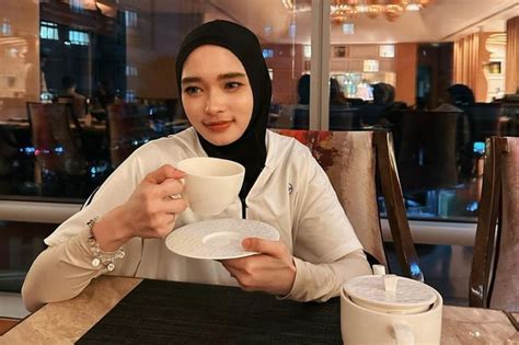 SINDO Hi-Lite - Inara Rusli Hadirkan Psikolog sebagai Saksi di Sidang Cerai