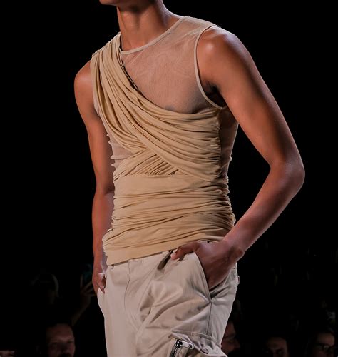 This mens hairstyles 70's look is surprisingly modern for 2024 17