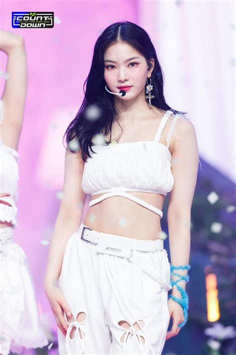 Isa & Yoon - STAYC : kpopfap