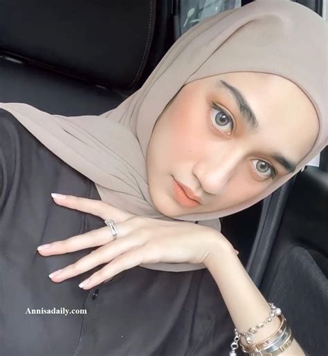 Muslimah Cantik, 6 Warna Lipstik Ini Wajib Dimiliki untuk Segala Acara ...