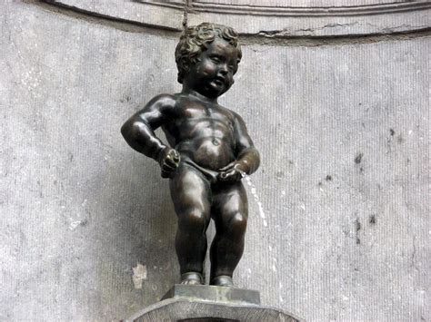 Бельгия. Брюссель. Писающий мальчик | Bruxelles, 10 cose, Statue