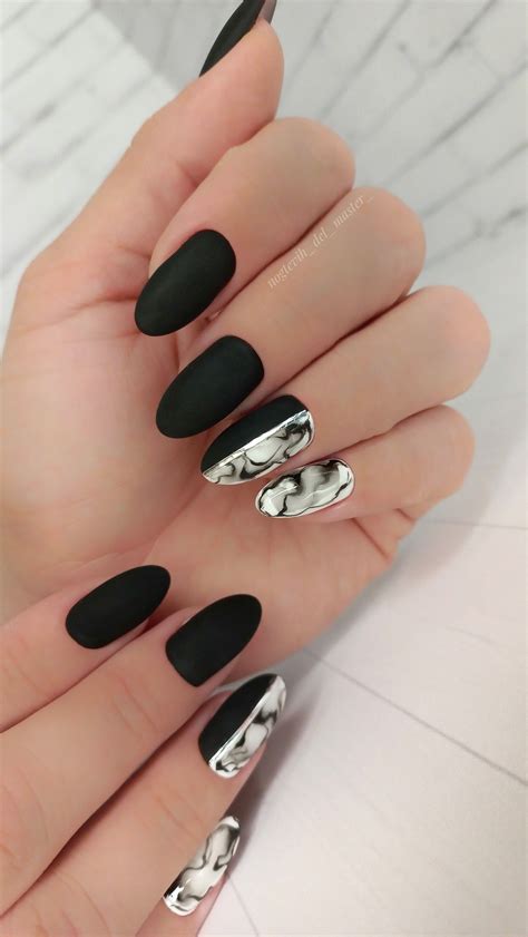 Классика чёрно-белых 🖤 🤍 | Маникюр, Черно-белые ногти, Шикарные ногти