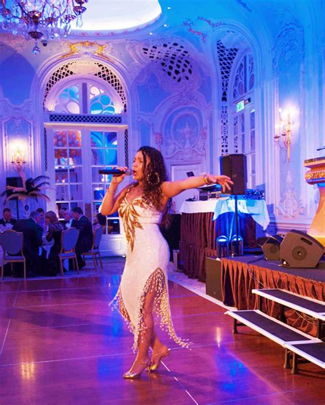 Female Bossa Nova Singer – Live Latin Jazz Music | Scarlett ...