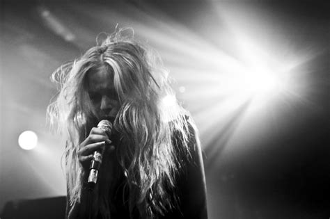 วอลเปเปอร์ : สีขาว, ผู้หญิง, การถ่ายภาพ, เพลง, นักร้อง, อารมณ์, คน