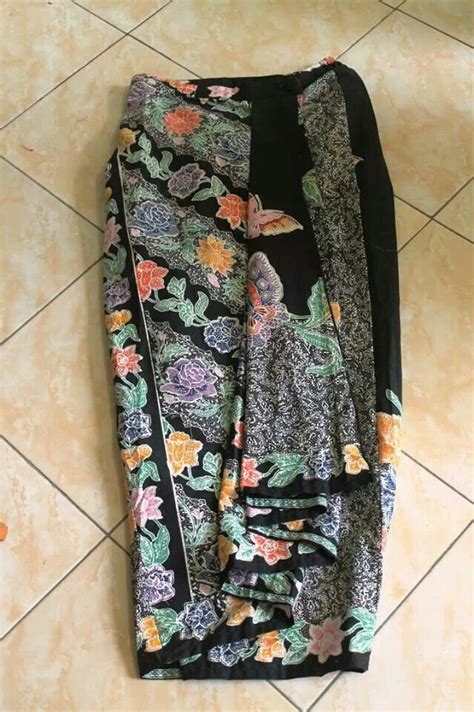 Pin oleh Shafina Kalia di Batik Ideas | Model pakaian, Pakaian wanita ...