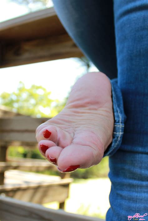 Wu's Feet Links - Erotic Nikki's Photos