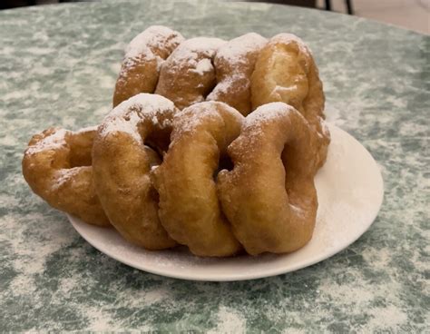 Пышечная на Большой Конюшенной 25. Куда стоит обязательно сходить в ...