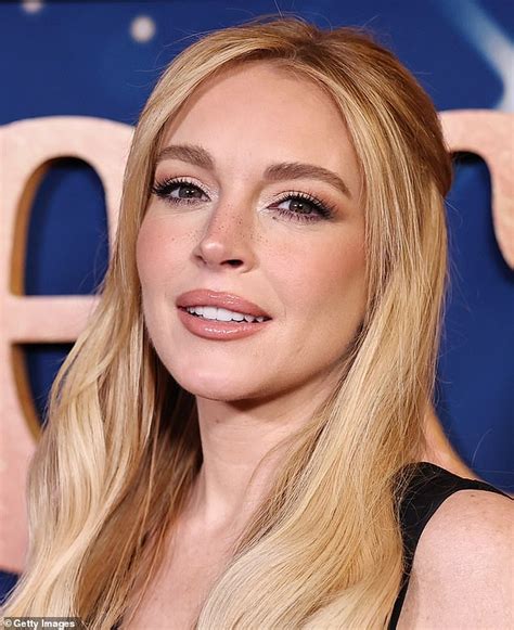 Lindsay Lohan hiện tại: Lấy lại nhan sắc "nữ thần", hạnh phúc bên chồng