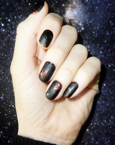 Manucure de Noël mate - Nail art Noël : 50 idées de manucures pour ...