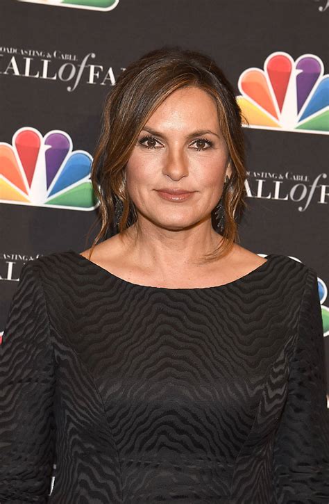 Download Mariska Hargitay Nbc 27th Annual Hall Of Fame Wallpaper