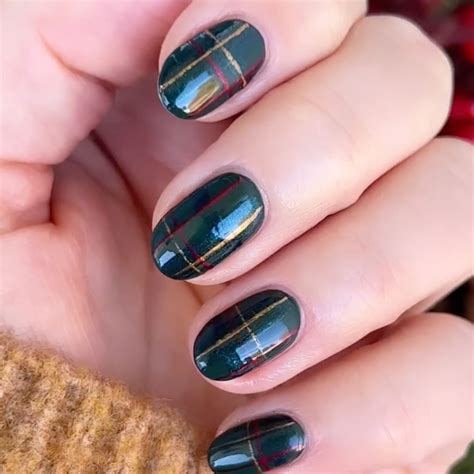 short christmas nails ideas 9