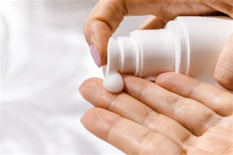 Эмоленты для кожи: продлить молодость и здоровье
