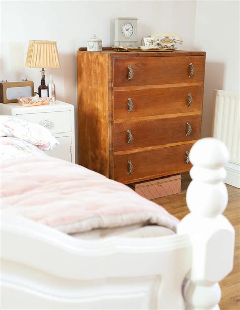 How To Effortlessly Remove Chalk Paint - Dainty Dress Diaries