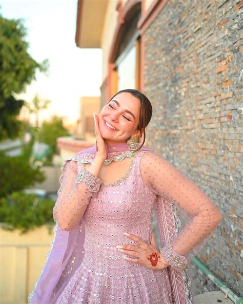 hania aamir wins hearts   viral pictures pakistan observer