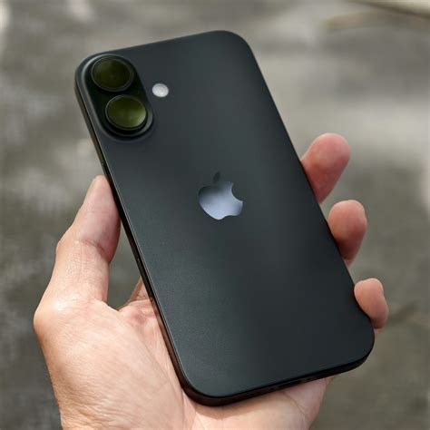 A person holding an iPhone in their hand photo – Free Iphone Image on