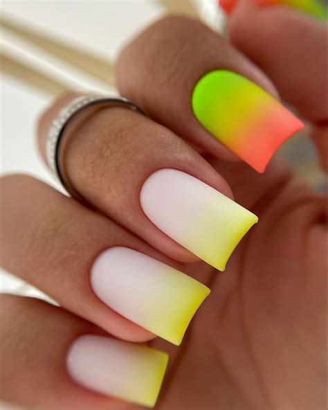 36 Outstanding Rainbow Nails to Brighten Up Your Day - Hairstylery