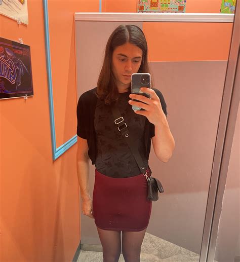 Trans bathroom argument destroyed : r/FemboyFashion