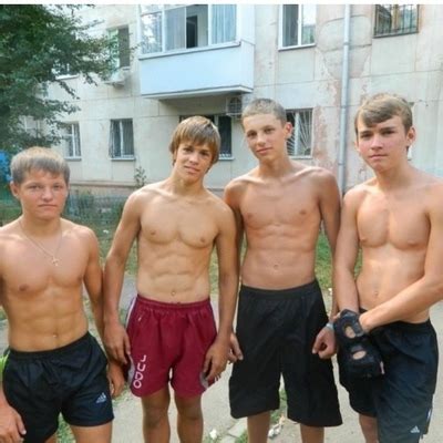 Мальчики школьники в трусах - 96 фото