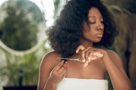 Sonhar Cortando O Proprio Cabelo - Descubra o significado de sonhar que está cortando o cabelo
