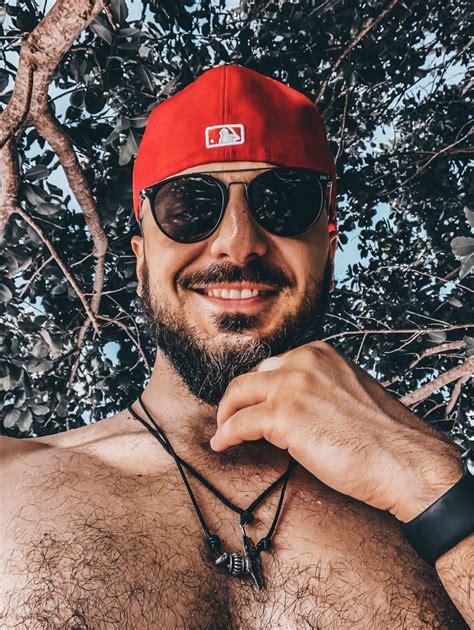 Борода | Mens sunglasses, Men, Beach vacation
