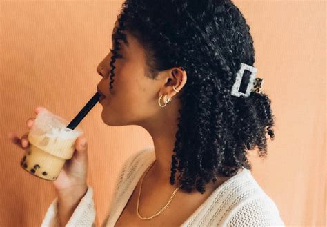 Top 26 Claw Clip Hairstyles and Styling Trends for 2024 4