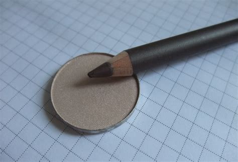 Сама естественность с Limoni (Тени для век Eye Shadow 07 и Карандаш для ...