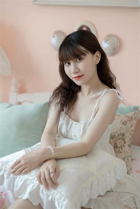 Naked+Girl+Lightskin Photos, Download The BEST Free Naked+Girl